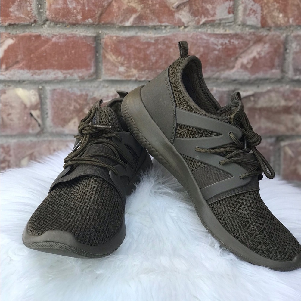 Gianni Bini Sneakers.